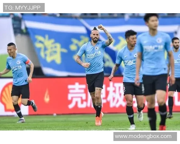 2017年鲁能与上港激战回顾：激情四溢的中超对决与精彩瞬间解析